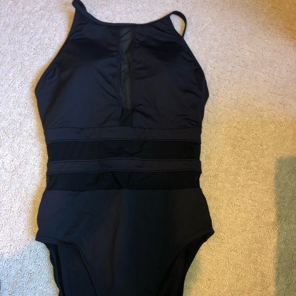 Black one piece - Picture 1 of 2